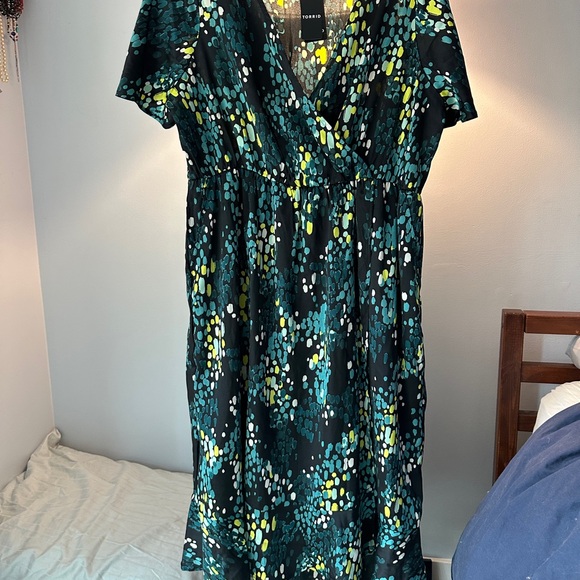 Torrid Womens Plus SZ 1 Short Sleeve V-Neck Multicolor Geometric Wrap Dress NWT - Picture 10 of 10